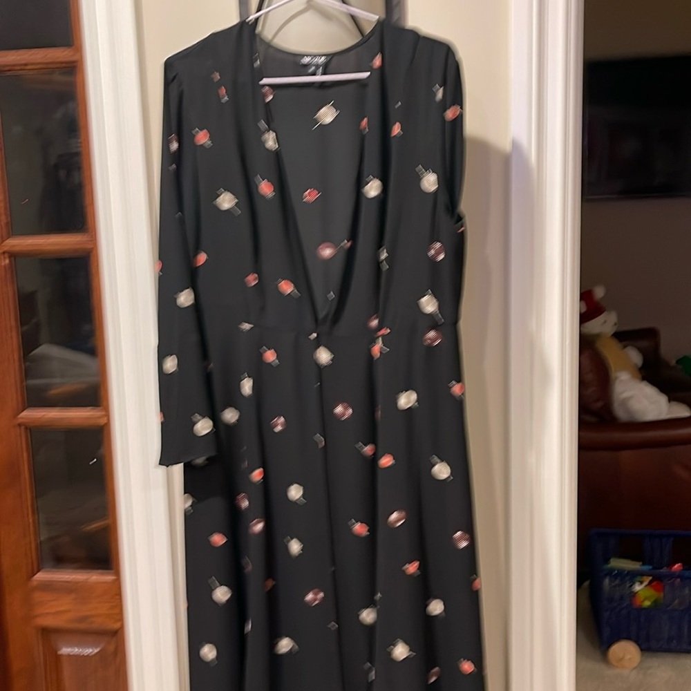 Nic & Zoe black sheath. Wonderfull over black crepe pants or a black dress!
